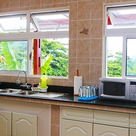 شقة Saria Self Catering Anse Volbert Village المظهر الخارجي الصورة